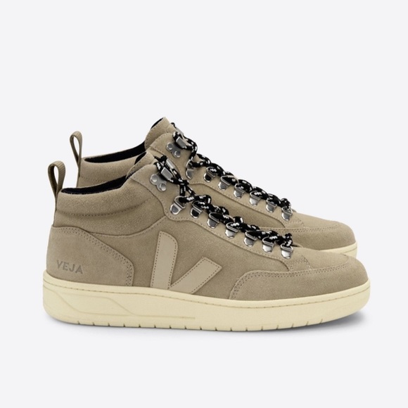 NEW VEJA RORAIMA SUEDE DUNE ALMOND Sz 9.5 - Picture 1 of 16